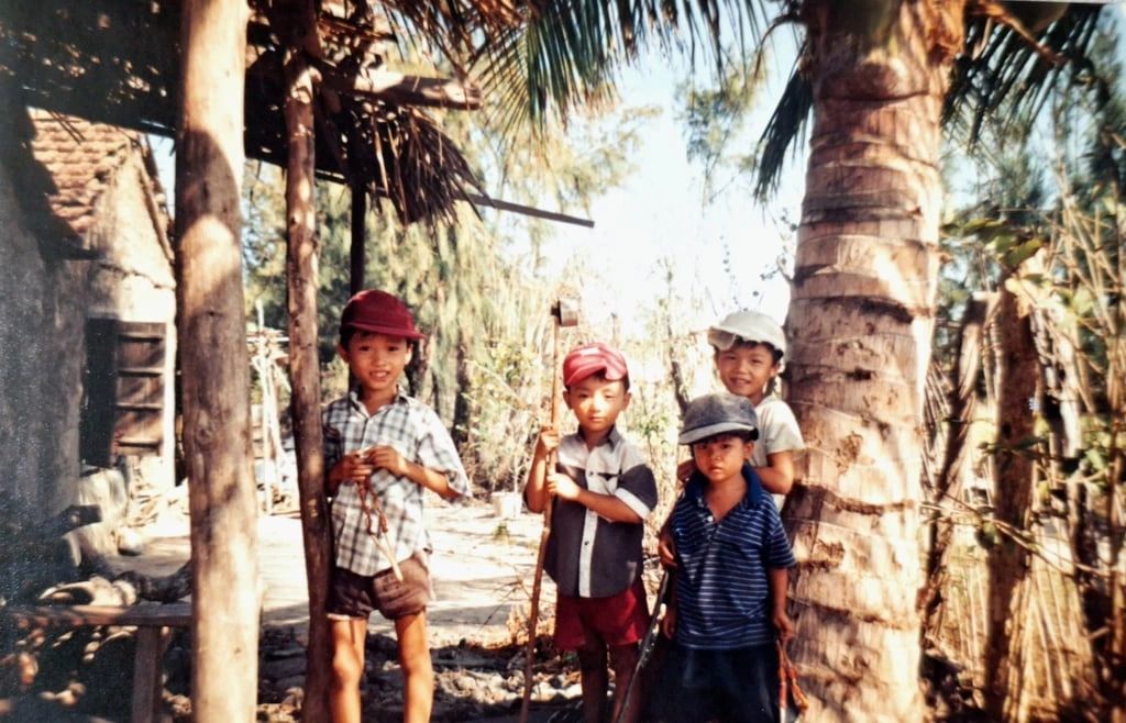 Khách Anh kể hành trình khám phá Việt Nam 'siêu thực' vào năm 1994- Ảnh 2.