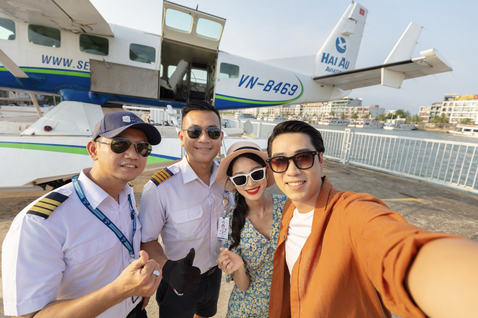 Ngắm nhìn Vịnh Hạ Long từ trên cao