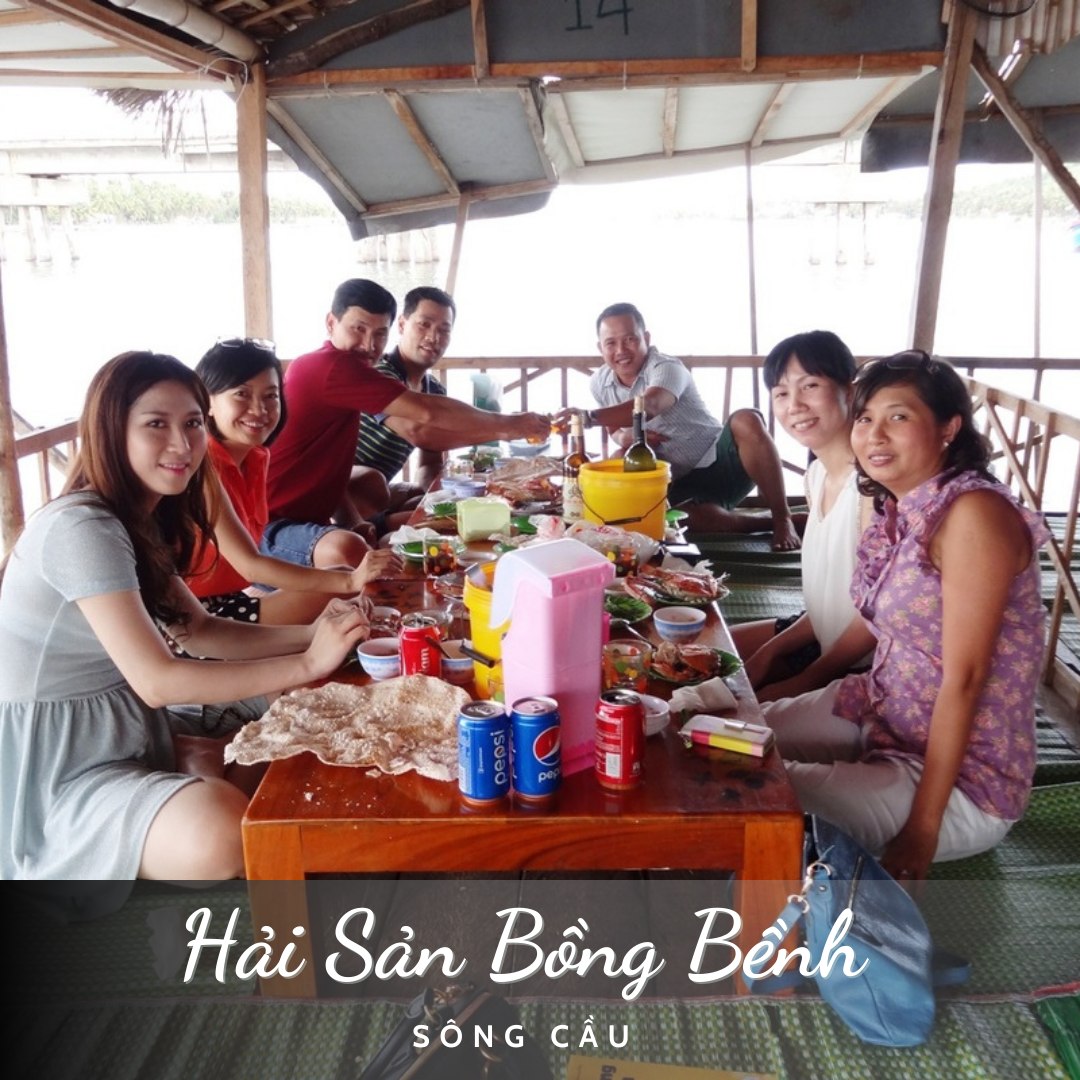 Có thể là hình ảnh về 4 người và văn bản