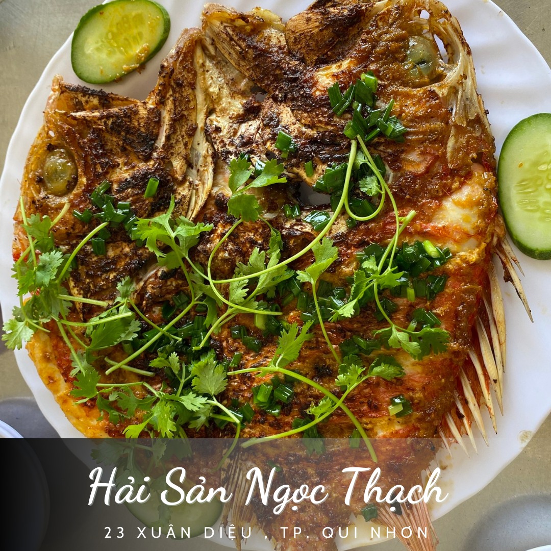 Có thể là hình ảnh về mỳ và văn bản cho biết 'Hải Sản Ngọc Thạch 23 XUÂN DIỆU TP QU NHƠN'
