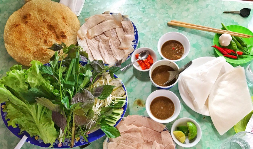 Bánh tráng cuốn thịt heo Bà Mua