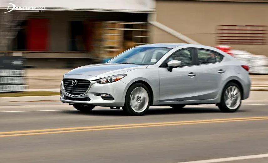 Thiết kế ngoại hình của Mazda 3 2018 thiên về mảng khối cho cảm giác chắc chắn