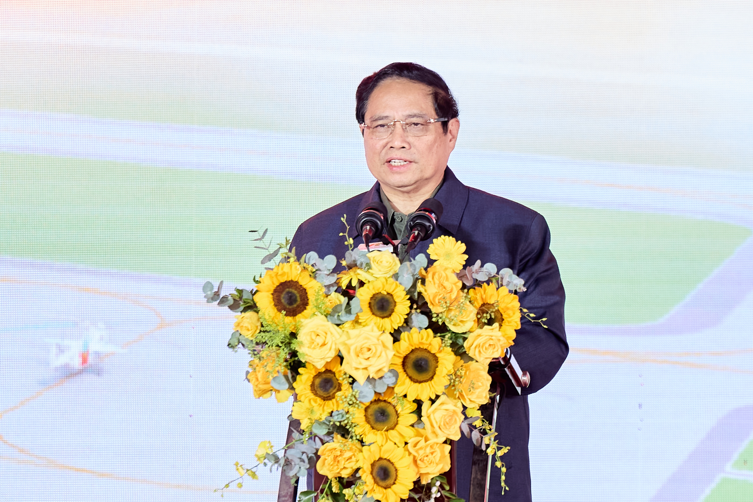 Khai thác không gian ngầm, biển và vũ trụ - Ảnh 1.