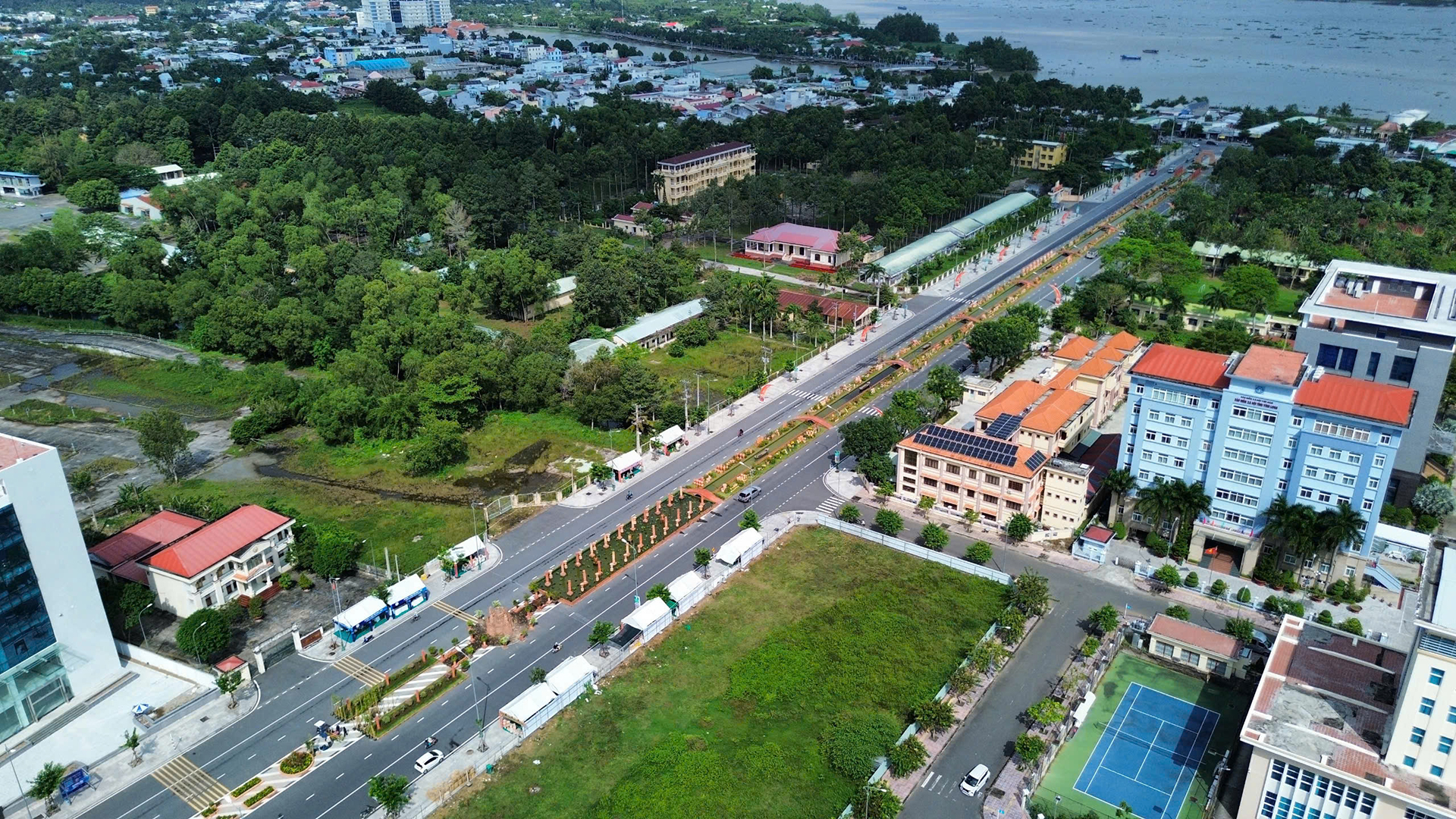 Khám Phá Vương Quốc Gạch Gốm Mang Thít: Điểm Đến Du Lịch Hấp Dẫn - Ảnh 2.