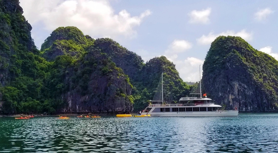 Ngừng hoạt động chèo kayak tại vịnh Lan Hạ: Doanh nghiệp phản ứng ra sao và chính quyền có ý kiến gì?- Ảnh 2.
