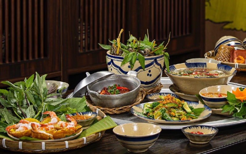 Trải nghiệm Cơm Quê Dượng Bầu xem có gì đặc biệt?