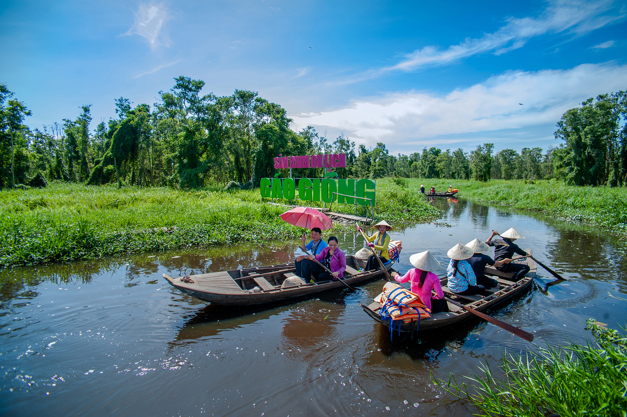 Du khách tham quan khu du lịch sinh thái Gáo Giồng, H.Cao Lãnh, Đồng Tháp.