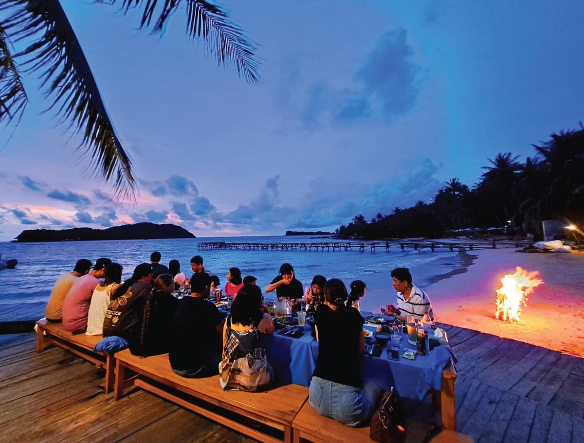 Du khách có thể tổ chức BBQ hải sản