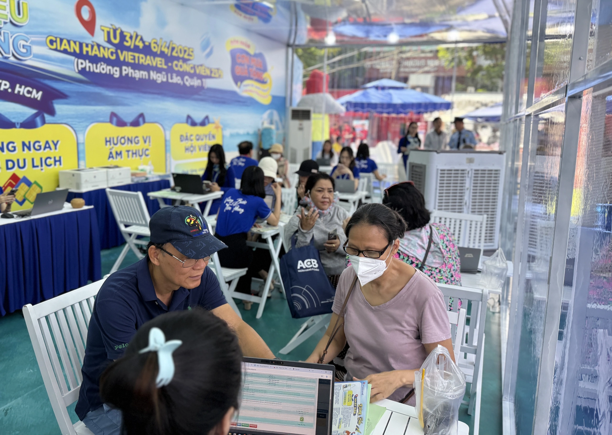 Khách hàng tìm kiếm tour khuyến mãi tại Ngày hội Du lịch TP.HCM - Ảnh 4.