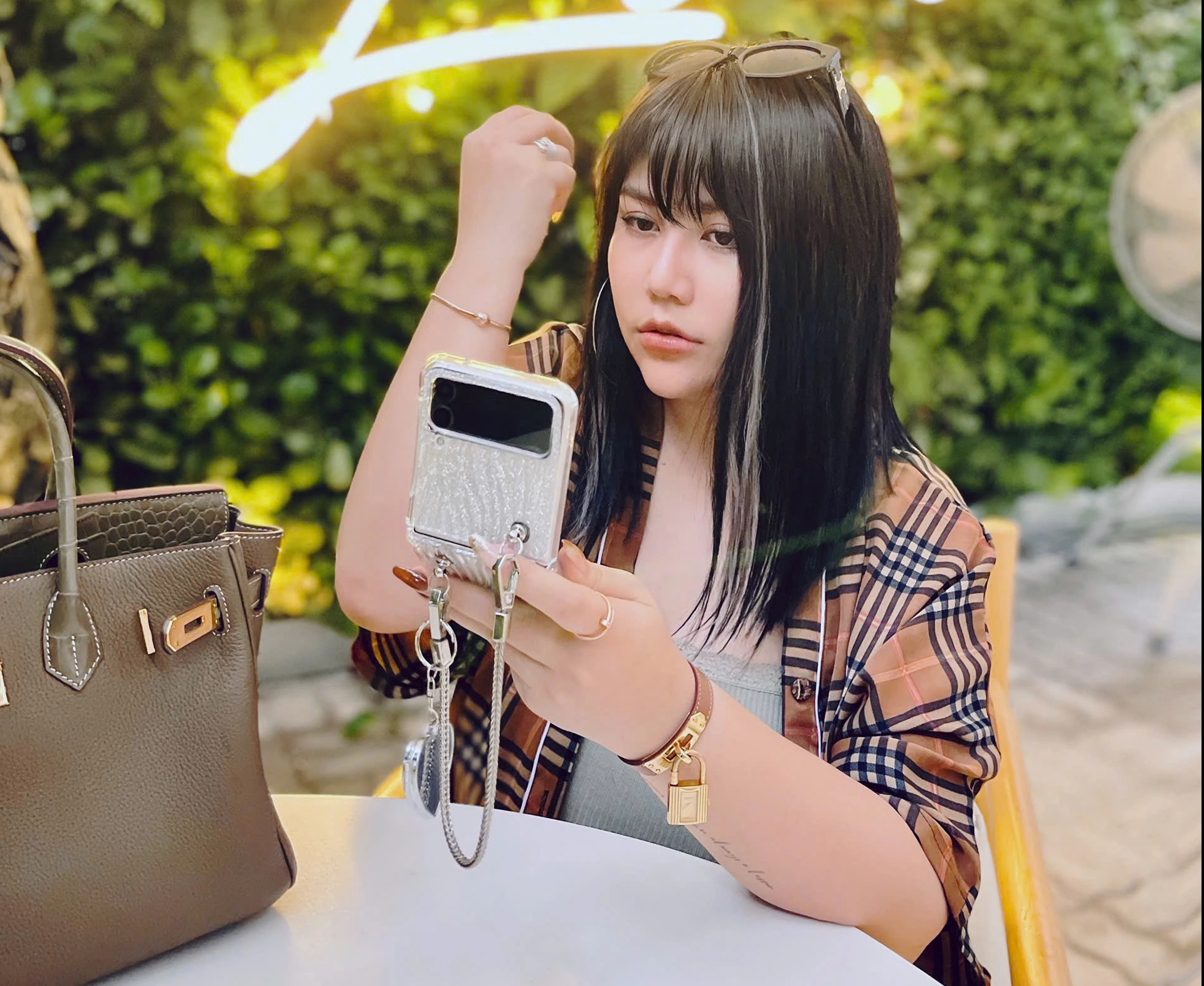 Khám Phá Du Lịch Kết Hợp Săn Đồ Thời Trang Second-Hand - Ảnh 3.