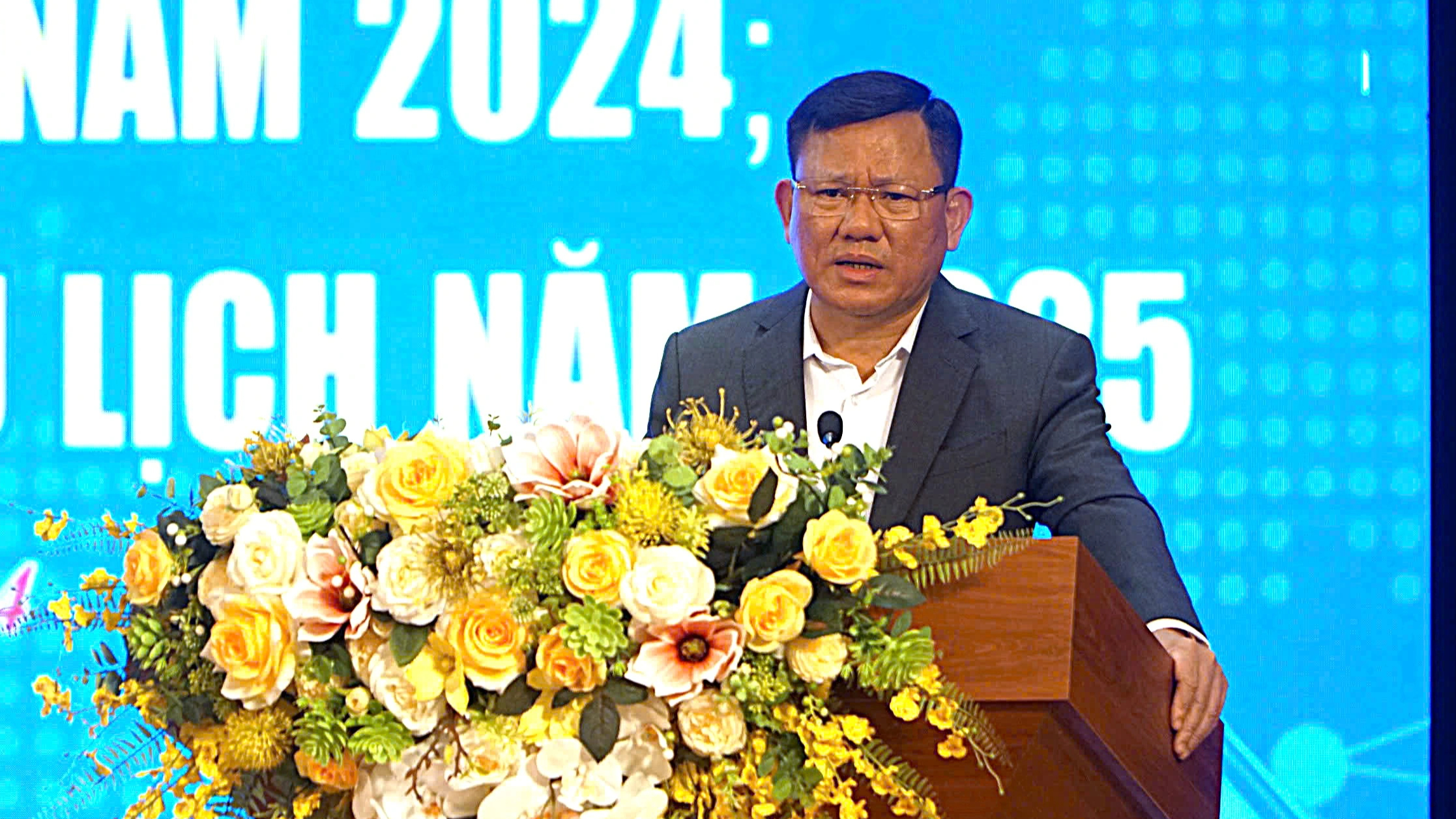 Cần Hành Động Quyết Liệt Để Chấm Dứt Tình Trạng Xe Điện Chèo Kéo Khách Tại Sầm Sơn - Ảnh 2.
