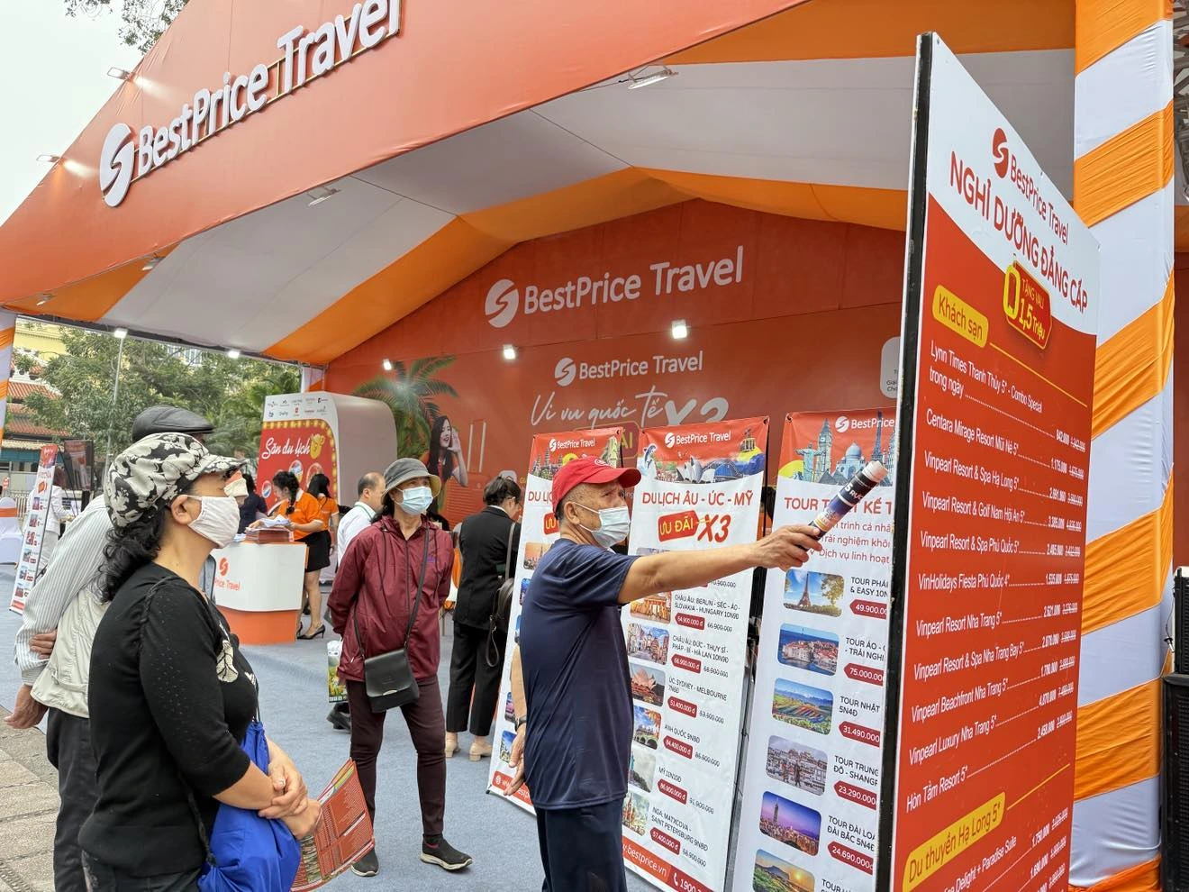 Khám Phá Vé Máy Bay và Tour Du Lịch Giá Rẻ Tại Hội Chợ Du Lịch Hà Nội - Ảnh 1.