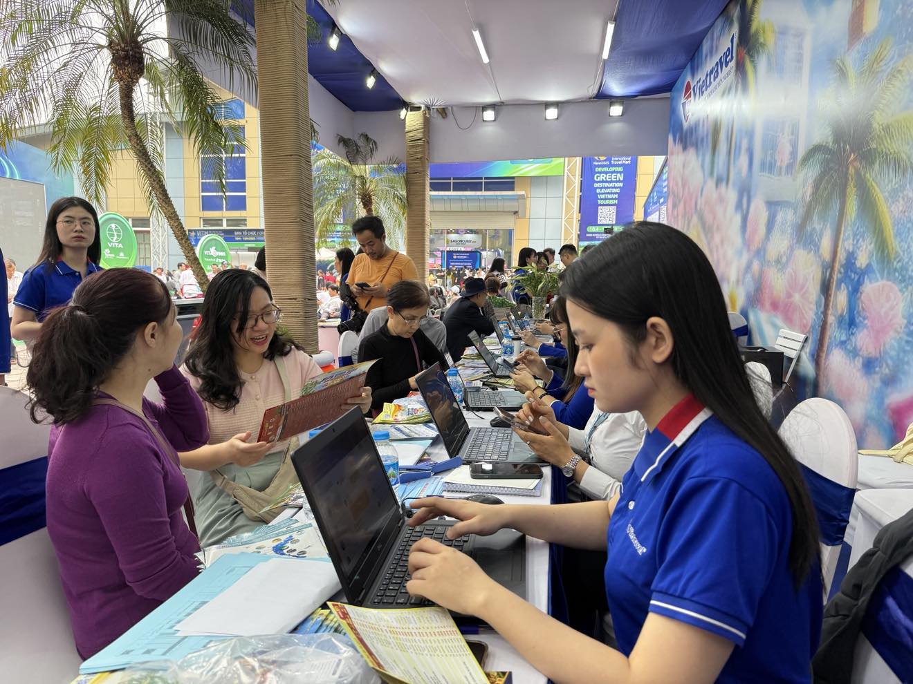 Khám Phá Vé Máy Bay và Tour Du Lịch Giá Rẻ Tại Hội Chợ Du Lịch Hà Nội - Ảnh 2.