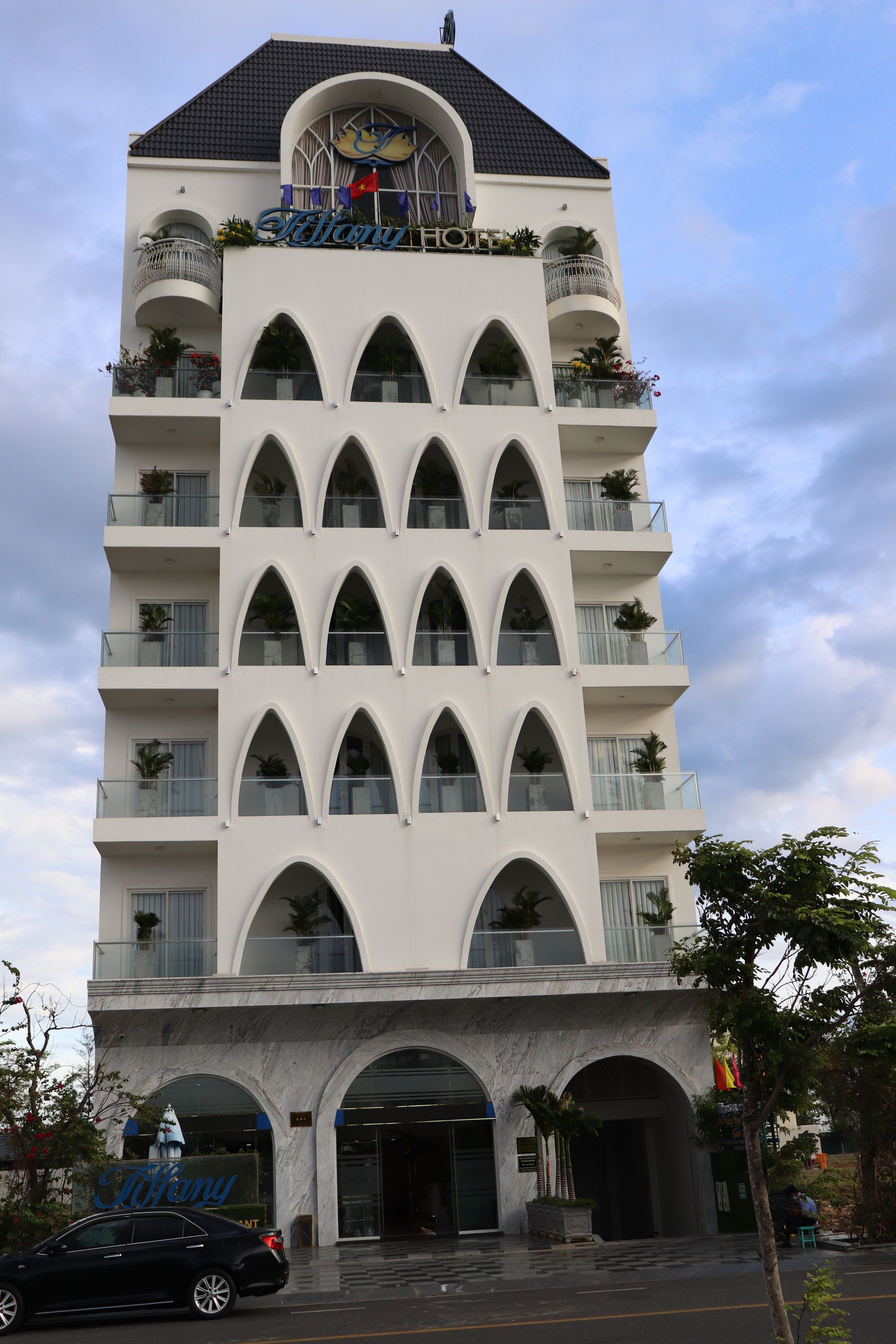Khách sạn Tiffany Phan Thiết bị cáo buộc vi phạm thương hiệu nổi tiếng - Ảnh 2.