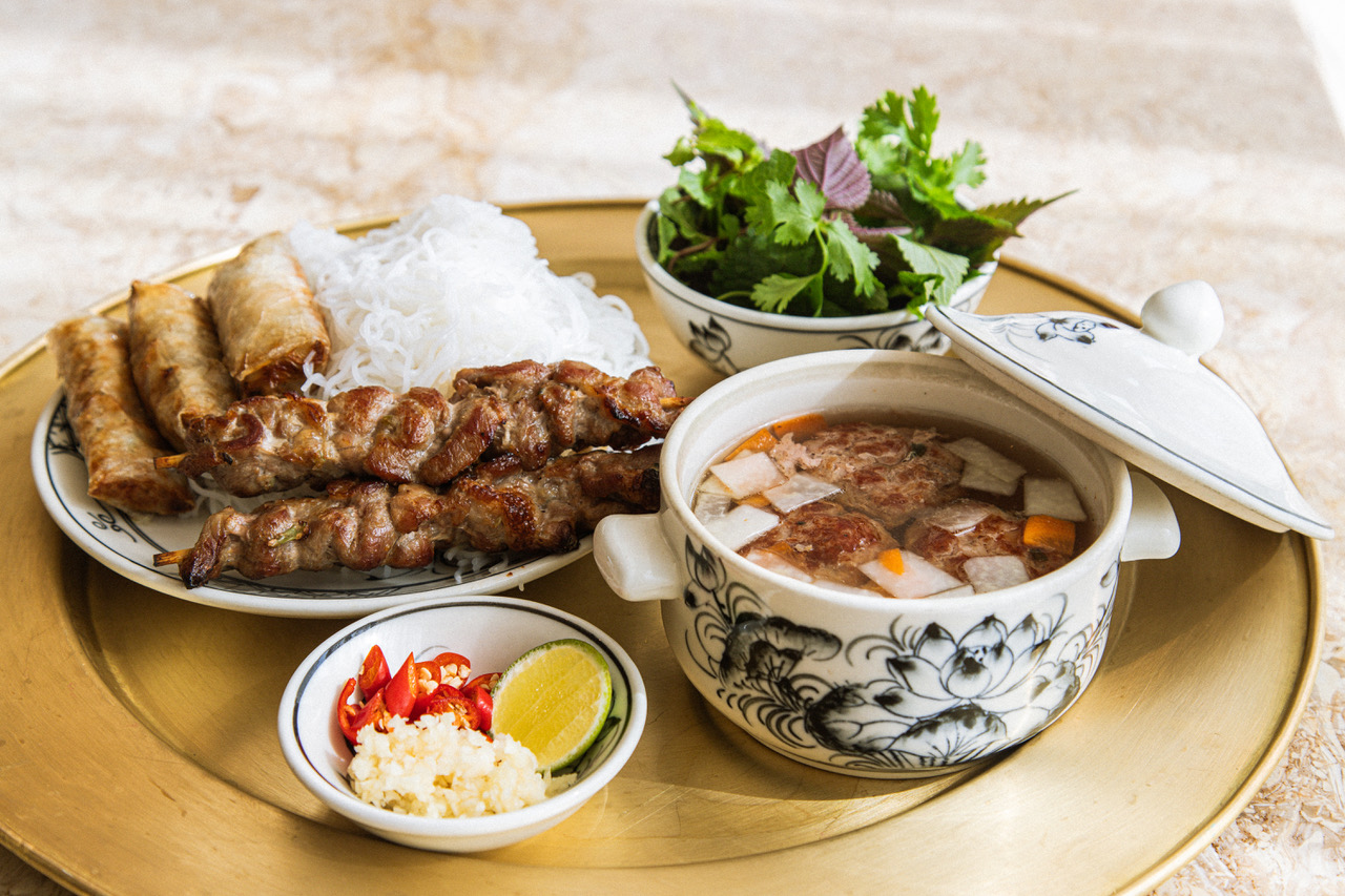Chia sẻ từ lãnh đạo ngành khách sạn về cách thu hút du khách quốc tế đến Việt Nam - Ảnh 2.