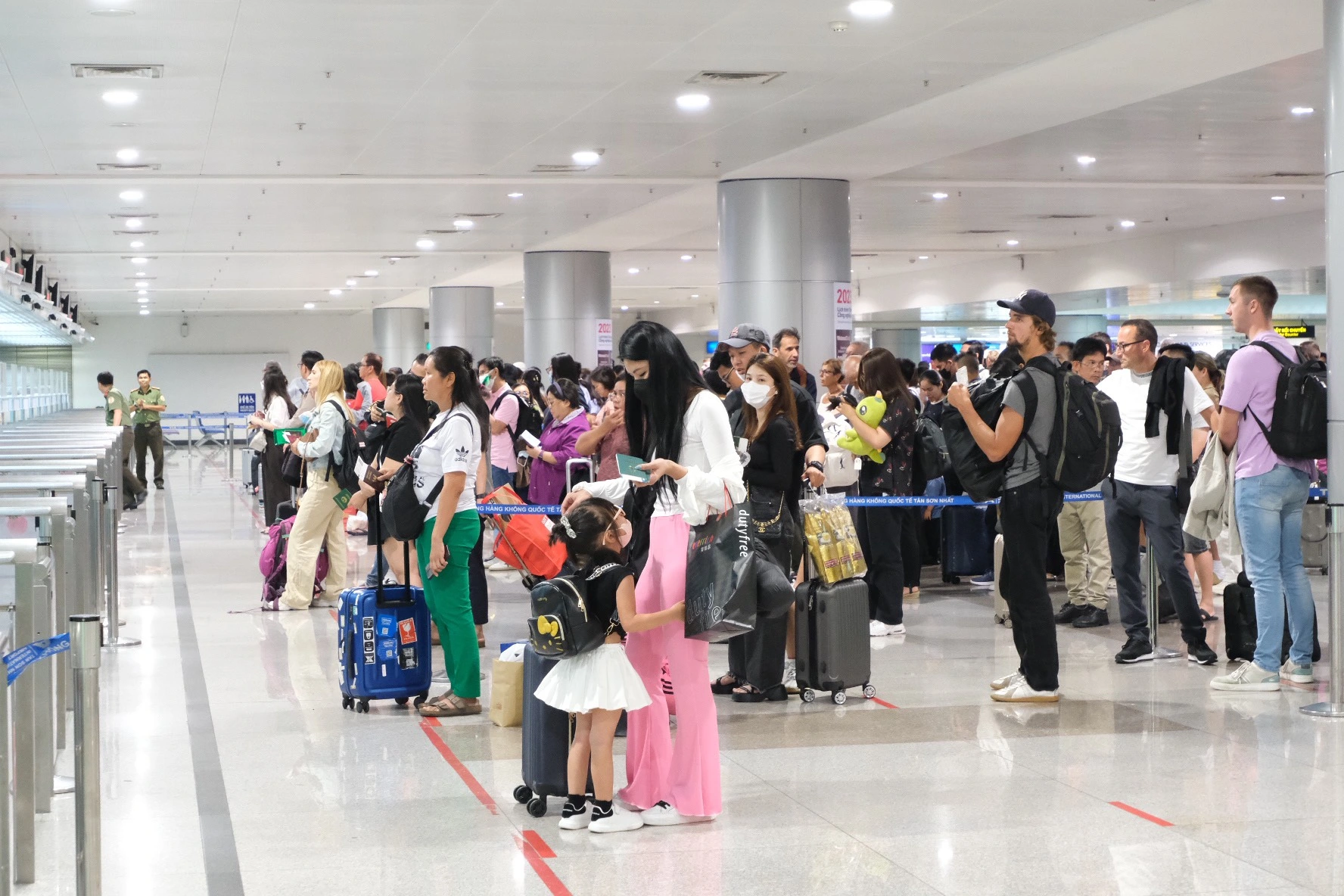 Đề xuất chính sách visa thu hút nhân tài và giới siêu giàu đến Việt Nam - Ảnh 1.