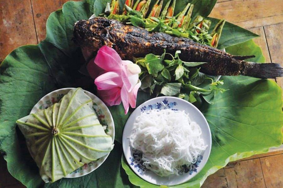 Cóc lóc đồng nướng lá sen