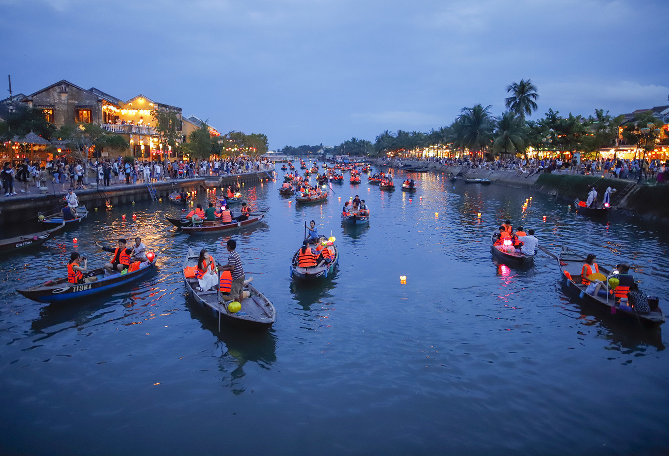 Lễ hội hoa đăng Hội An có gì thú vị? REVIEW mới nhất 2023