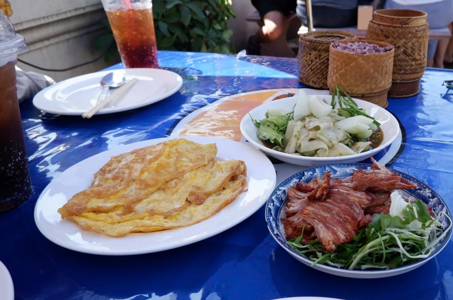 Khám Phá Nét Đẹp Yên Bình Của Lào Vào Cuối Năm - Ảnh 2.