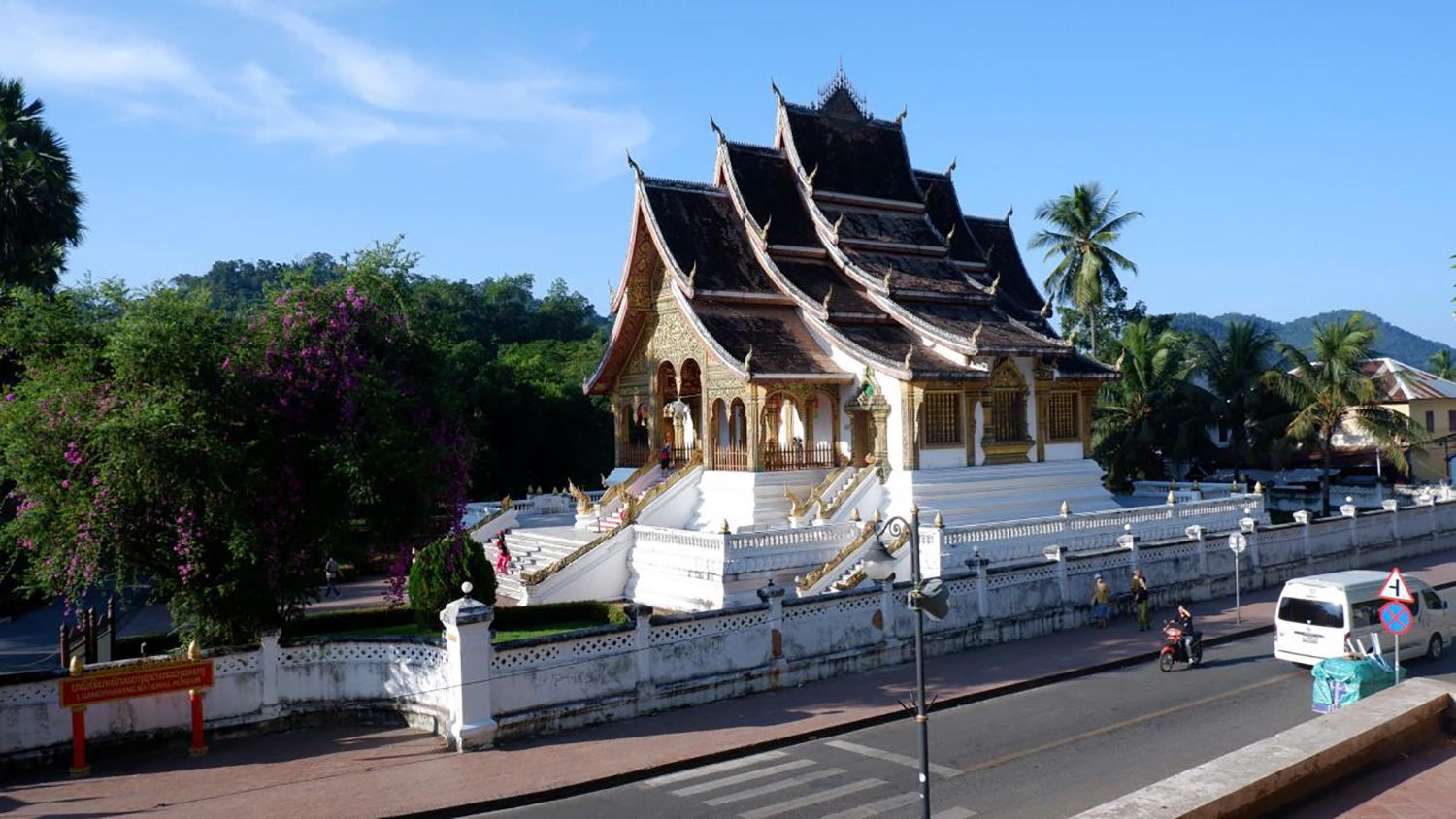 Khám Phá Nét Đẹp Yên Bình Của Lào Vào Cuối Năm - Ảnh 6.
