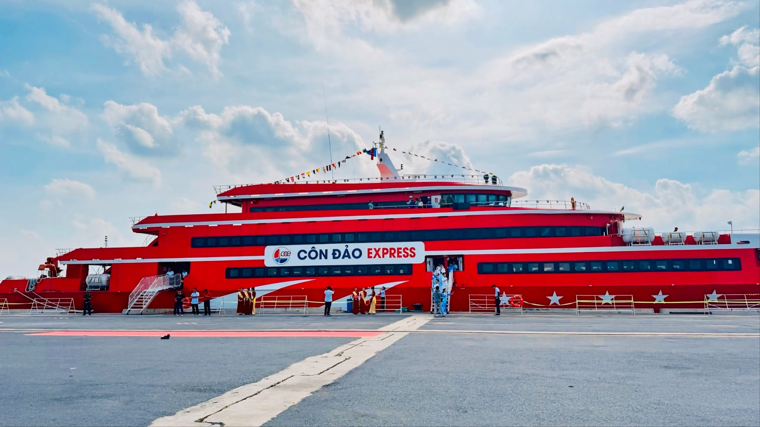 Tàu cao tốc Thăng Long trên tuyến TP.HCM - Côn Đảo