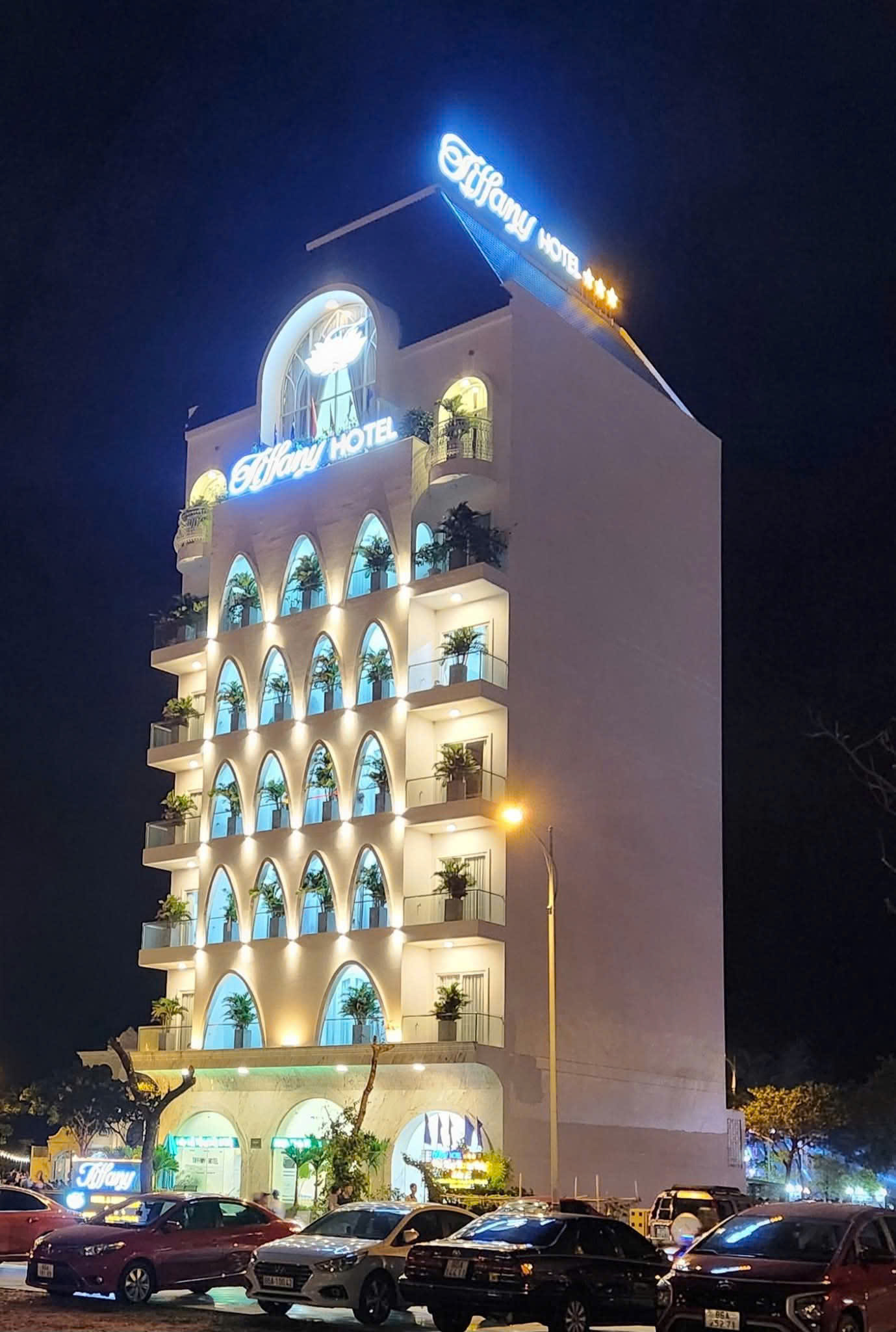 Khách sạn Tiffany Phan Thiết bị cáo buộc vi phạm thương hiệu nổi tiếng - Ảnh 1.