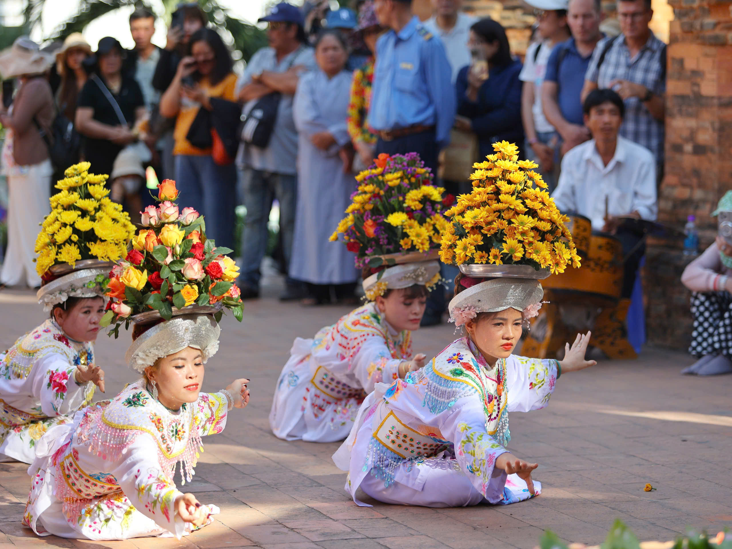 Khánh Hòa thu hút gần một triệu du khách, doanh thu hàng ngàn tỷ đồng trong dịp Tết - Ảnh 9.