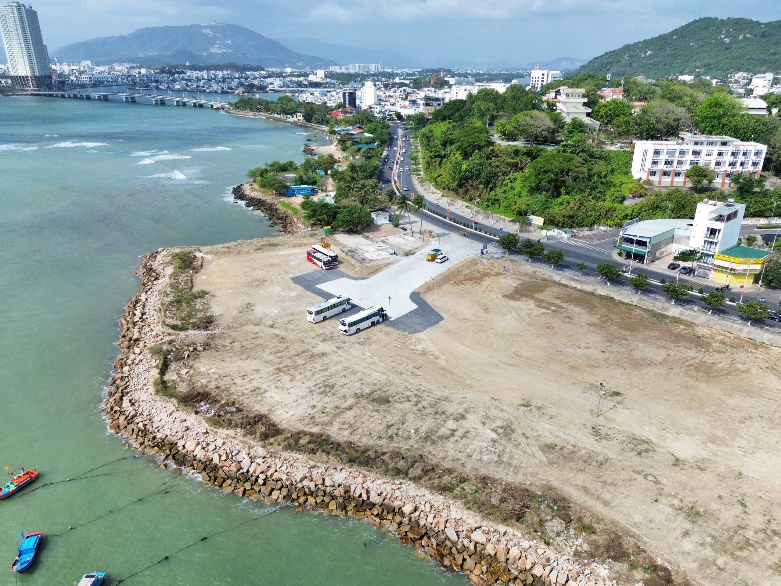 Ùn tắc giao thông tại Nha Trang ảnh hưởng đến ngành du lịch - Ảnh 10.