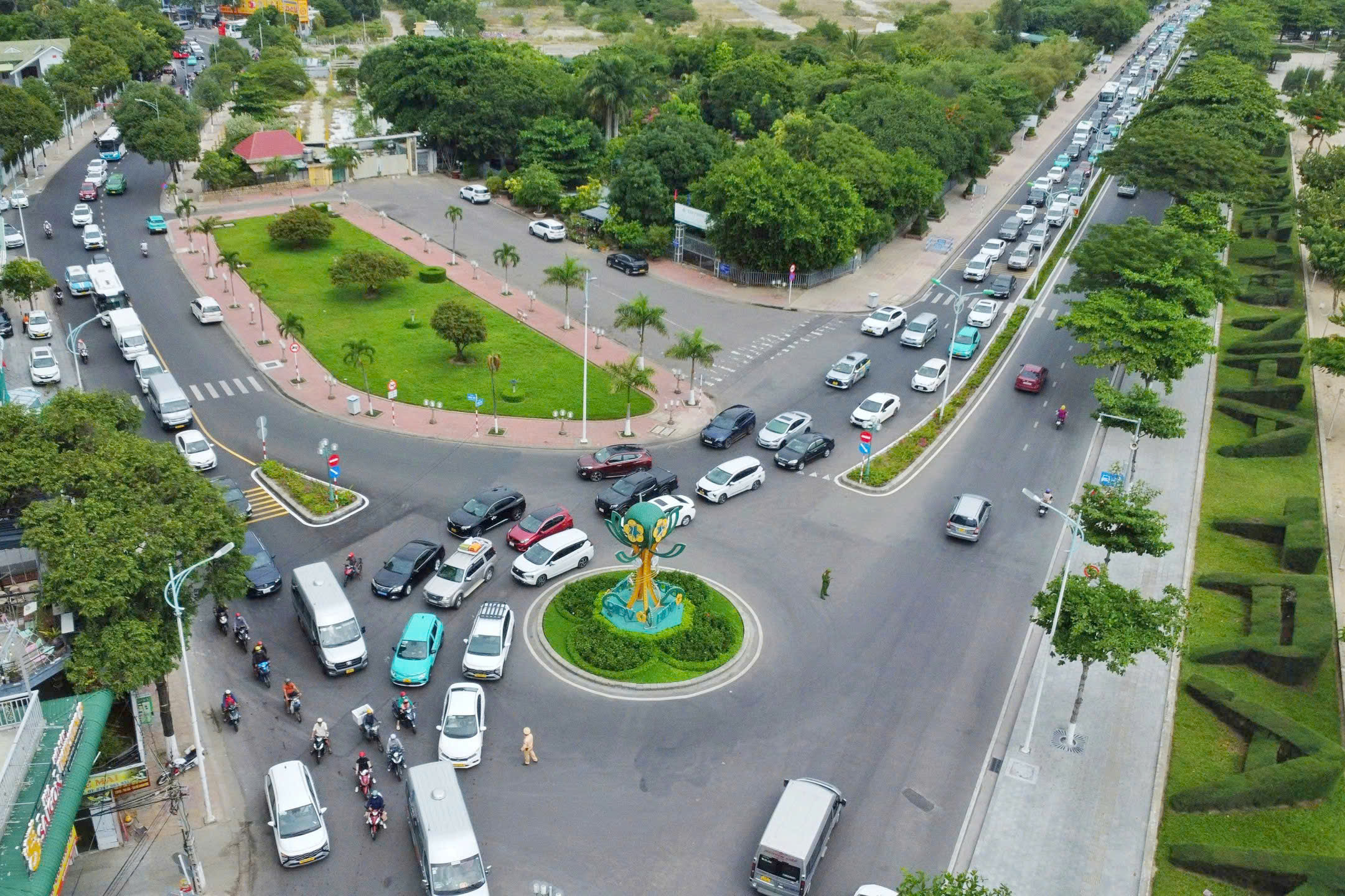 Ùn tắc giao thông tại Nha Trang ảnh hưởng đến ngành du lịch - Ảnh 3.